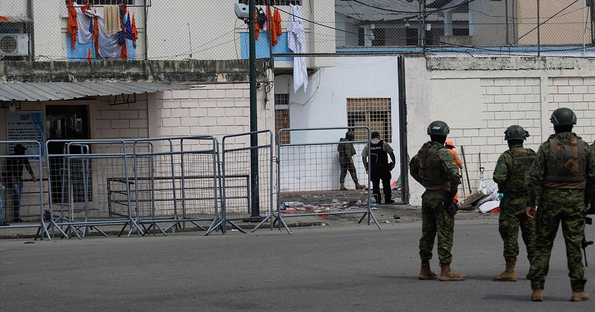 27 fångar hittades hängda i fängelse i Ecuador