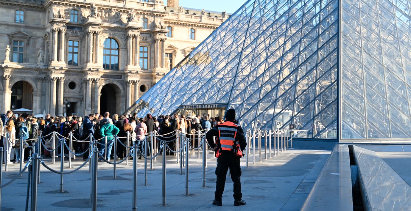 Motocrossprofil misstänks för juvelkuppen på Louvren