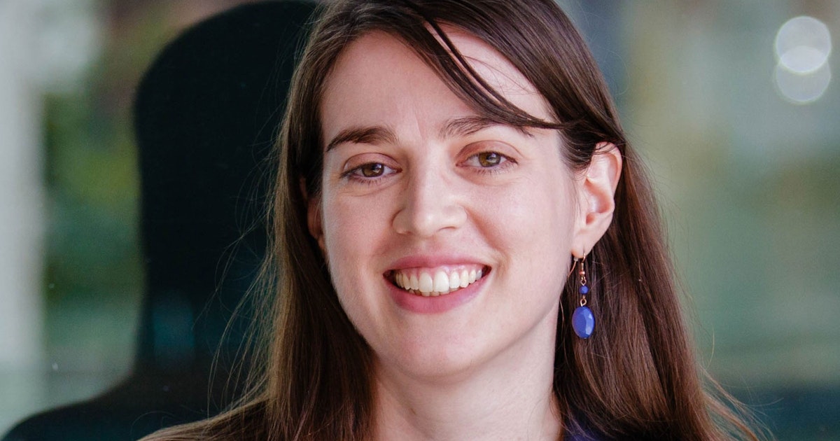 En enkel rutin med 30 minuters sittande följt av 15 minuters stående kan reducera smärta i nedre delen av ryggen markant