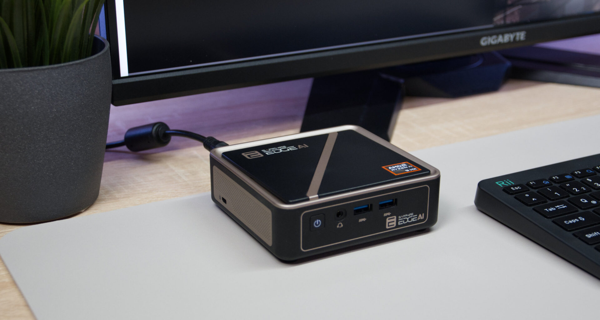 Sapphire Edge AI: Mini-PC-comeback med AMD Ryzen AI 9 HX 370 och magnetiskt lock recension