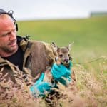 Räddar rådjurskid och genomför samtidigt forskningsstudie
