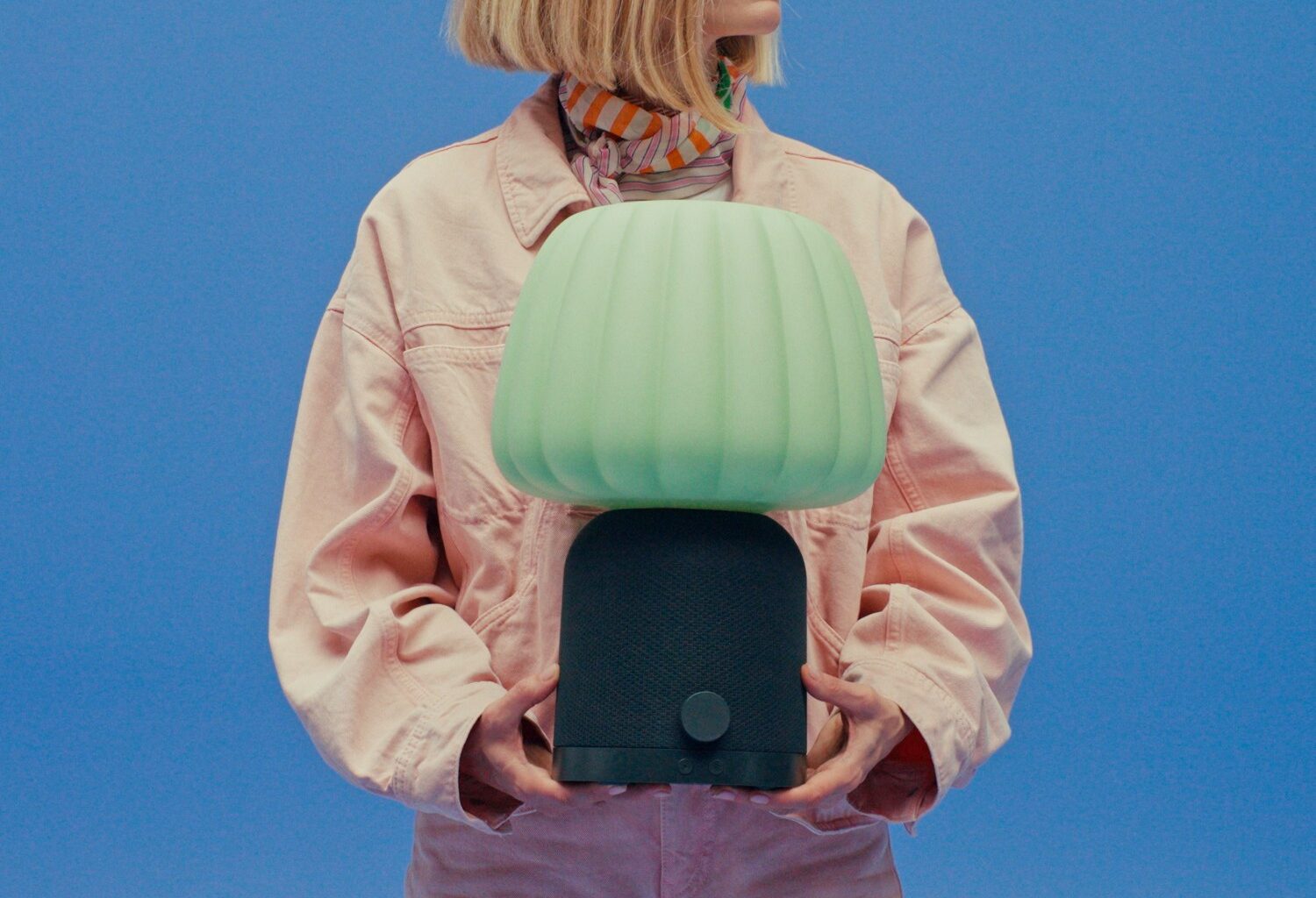 IKEA Kulglass kombinerar en Bluetooth-högtalare och en lampa till en färgglad och funktionell prydnad för hemmet