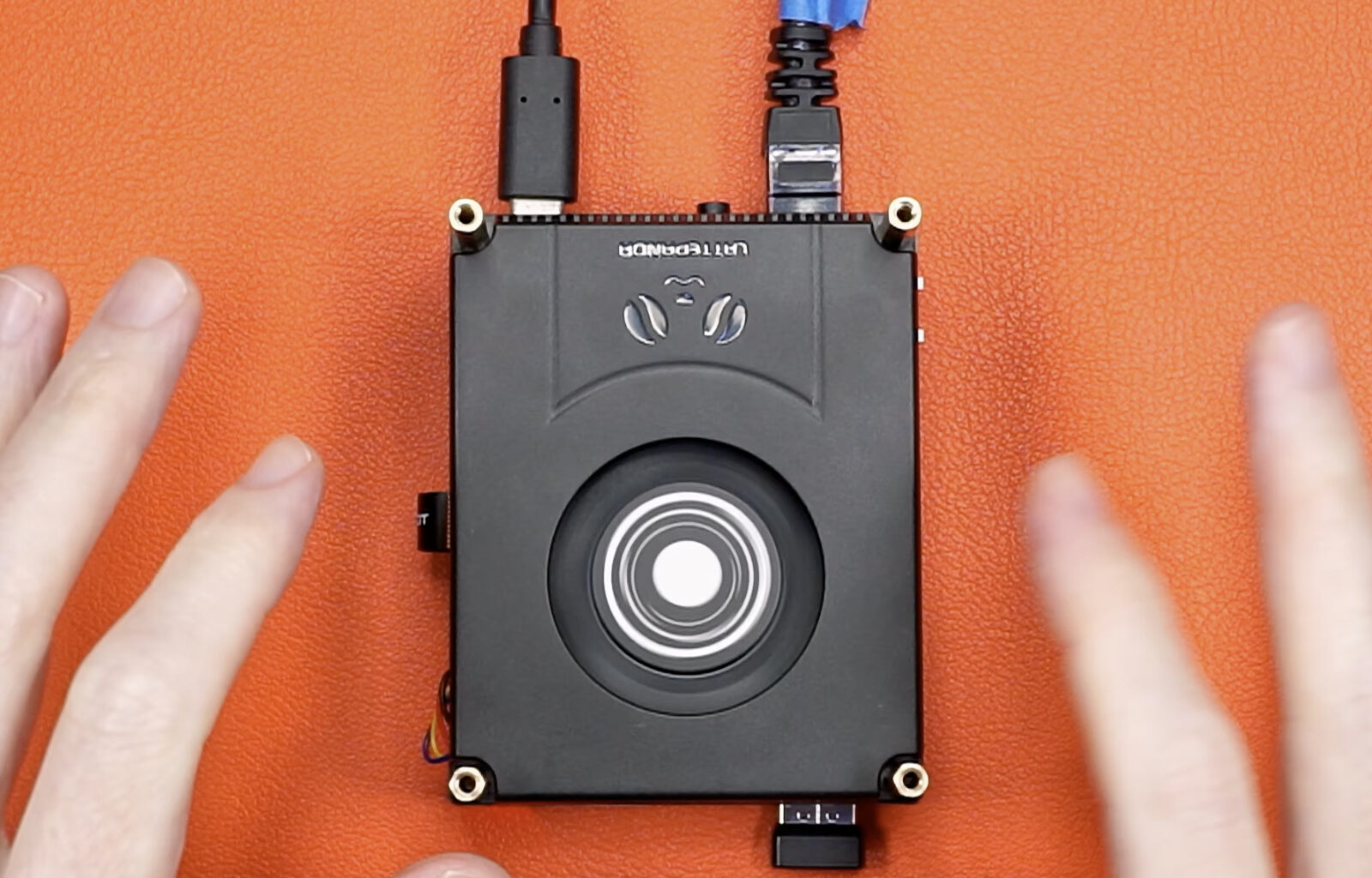 YouTubers återskapar LattePanda Iota som en liten 720p-emuleringsmaskin med möjlighet till indiespel