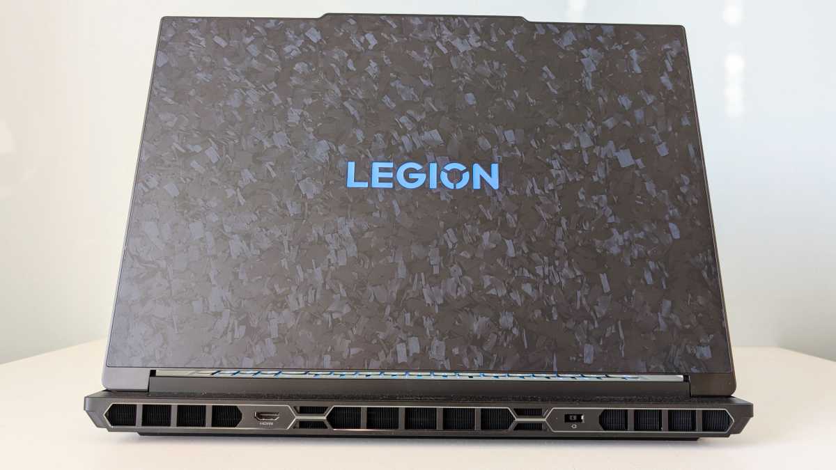 Lenovo Legion 9 18IAX10 bakifrån