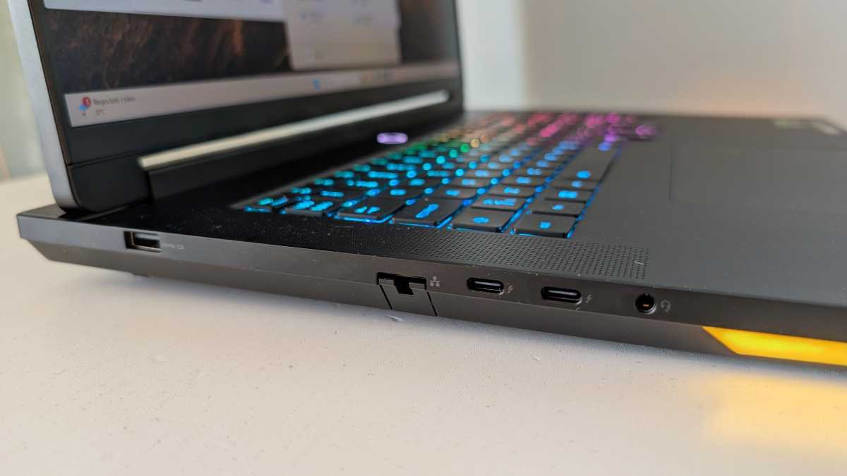 Lenovo Legion 9 18IAX10 portar