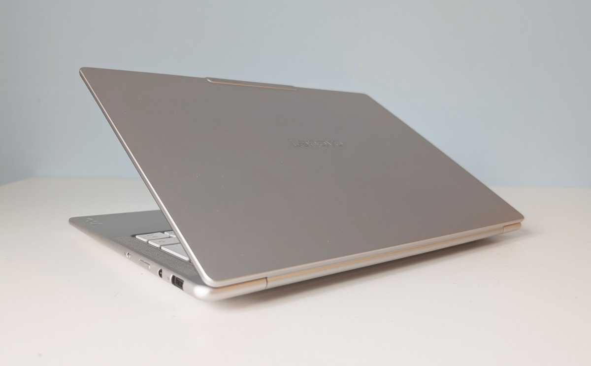 Lenovo Yoga Slim 7i 14 Aura Edition baksida