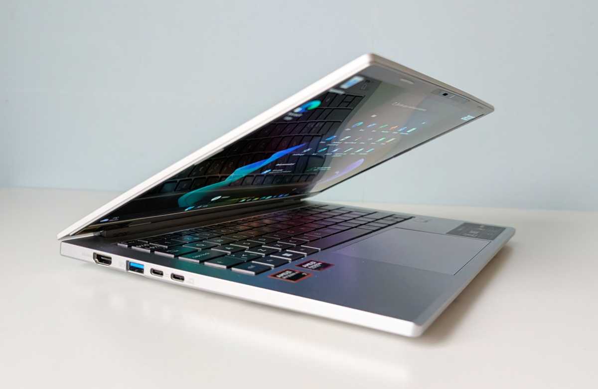 Acer Aspire 14 AI R7 portar