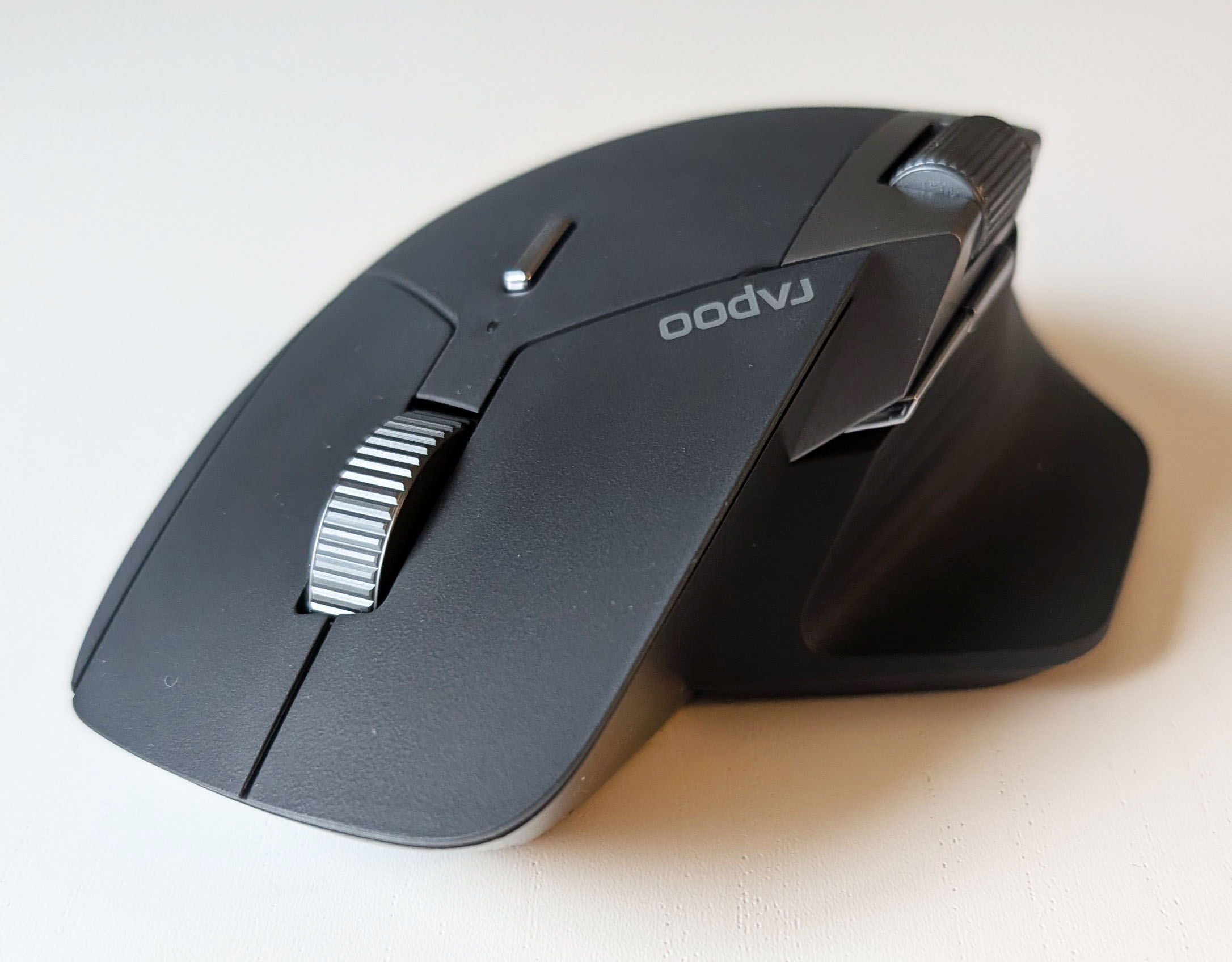 Rapoo MT760: Funktionell mus faller på slarvig design