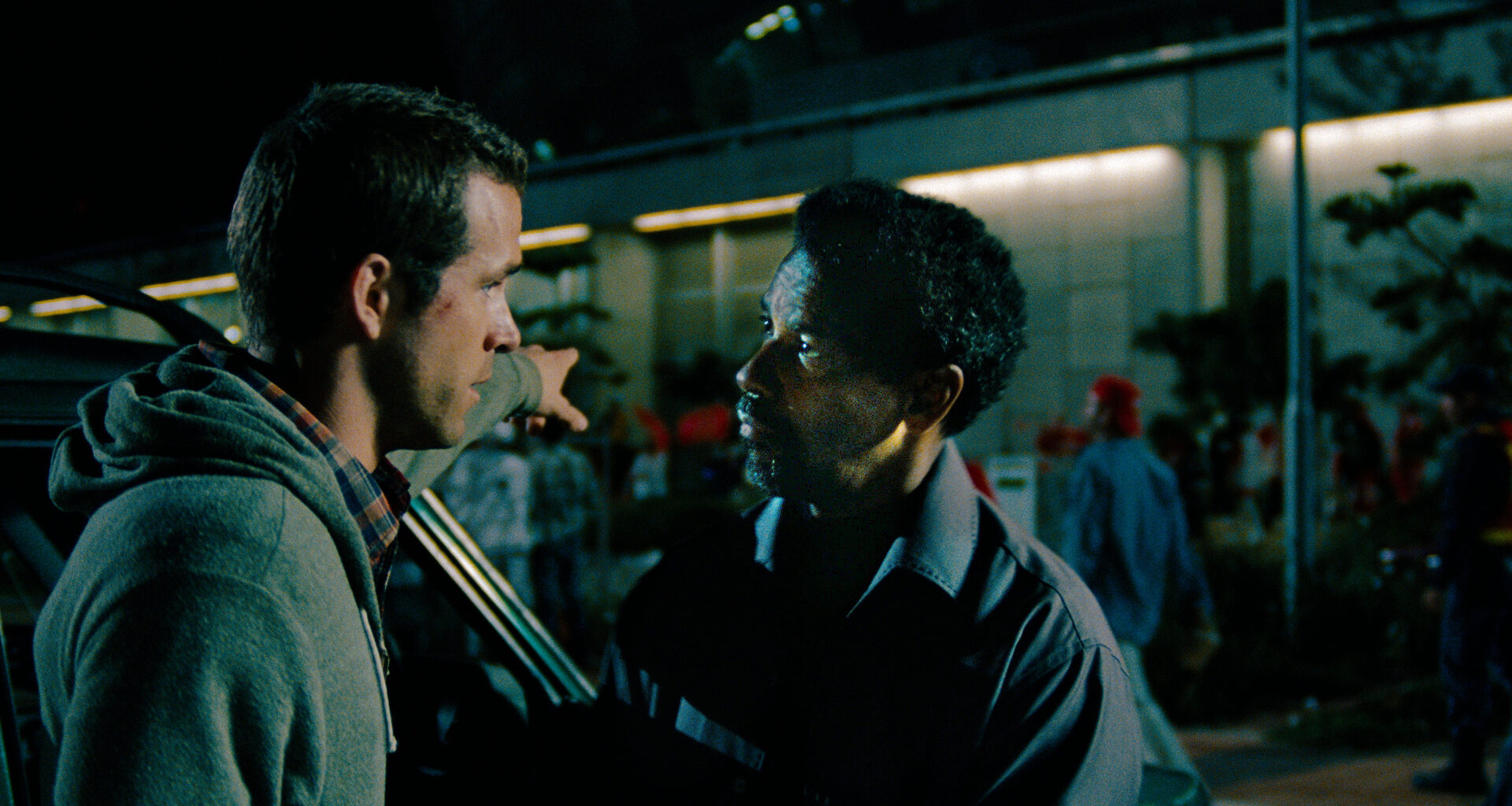 Ryan Reynolds och Denzel Washington i "Safe House"