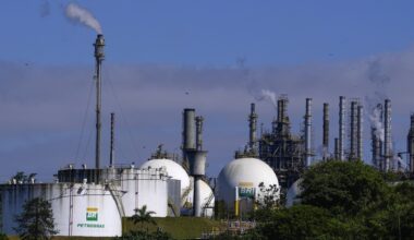 Statliga pensionsfonden investerar miljarder i kol- och oljejättar - Ekot