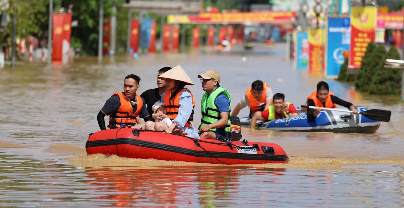 Minst 55 personer döda i översvämningar i Vietnam