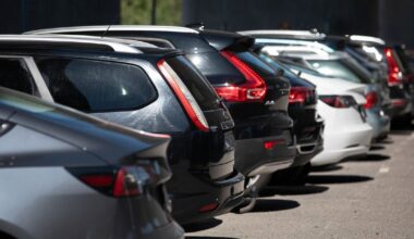 Skatteverket bör ompröva 25 procent i moms på p-platser, skriver företrädare för HSB