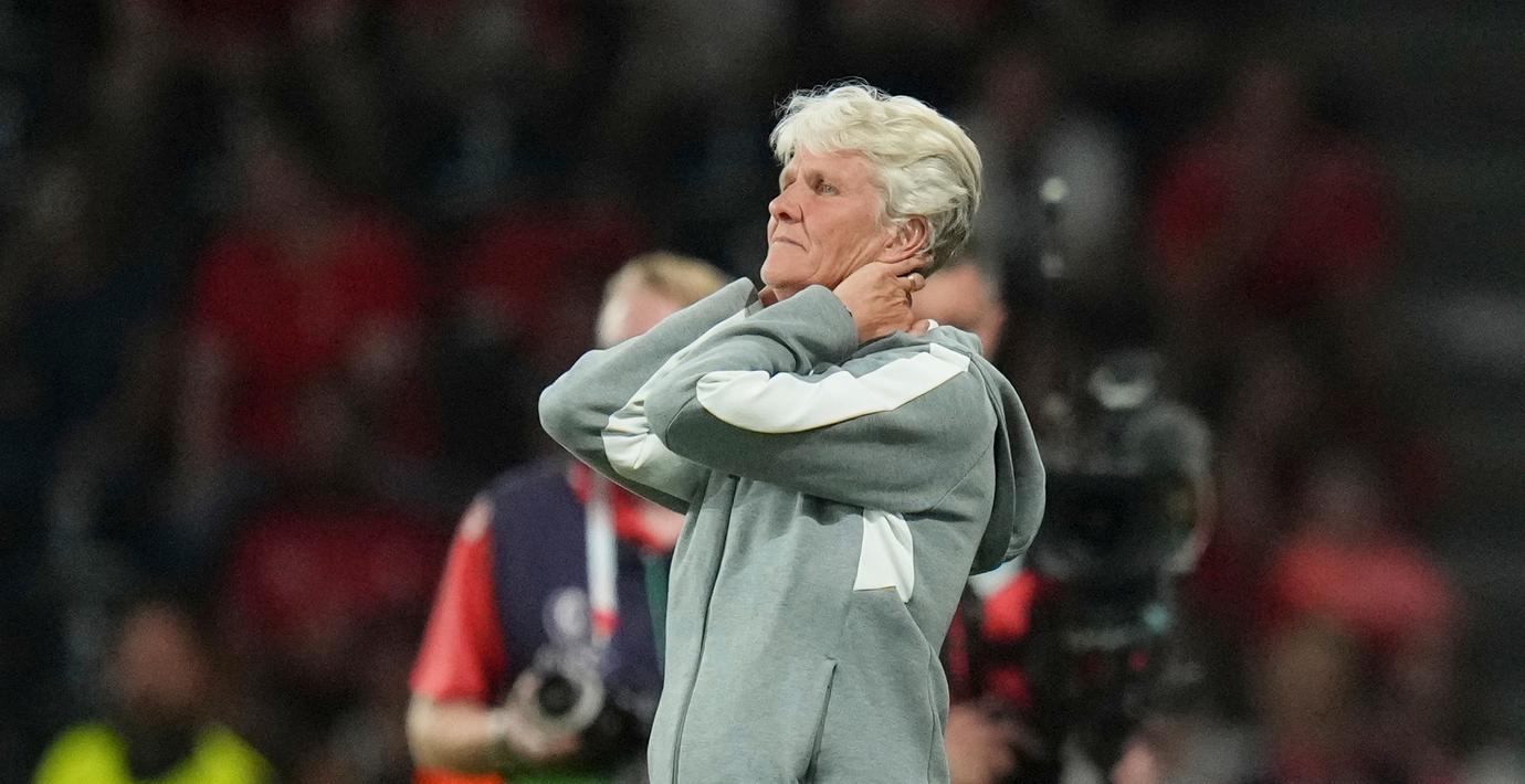 Pia Sundhage sparkas: ”Förvånad och besviken”