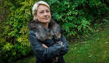 Sjuksköterskan Alexandra  lever med hiv – vill höja kunskapen i vården