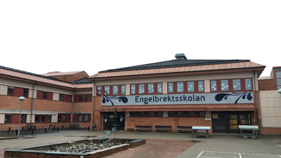 Förutom de två bangers-attackerna på Engelbrektsskolan, så är också en elev misstänkt för misshandel av en skolkamrat.