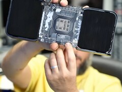 En Nvidia RTX Pro 6000 för 10 000 dollar blev värdelös efter att PCIe-delen gick sönder (Bildkälla: NorthbridgeFix på YouTube)