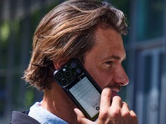 SmartInk I: iPhone-fodral med en e-bläckskärm (Bildkälla: Reetle)