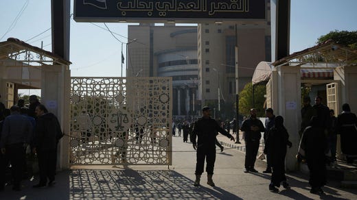 Rättegången hålls i Justitiepalatset i Aleppo.