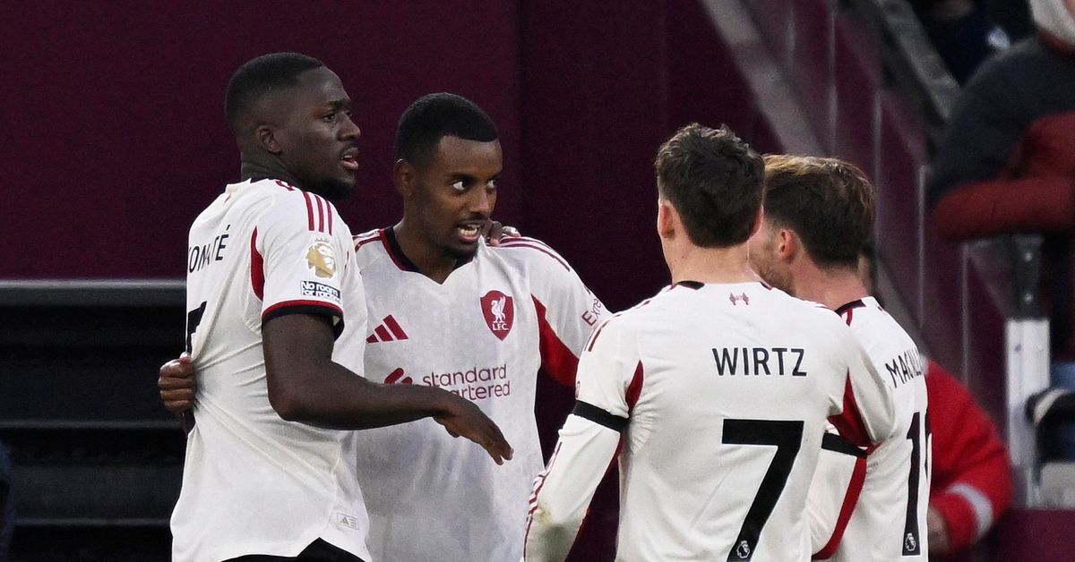 Fotboll: Alexander Isak gör mål för Liverpool
