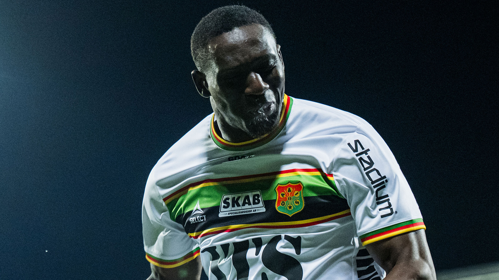 251027 GAIS Ibrahim Diabate jublar efter 0-2 under fotbollsmatchen i Allsvenskan mellan Brommapojkarna och GAIS den 27 oktober 2025 i Stockholm.