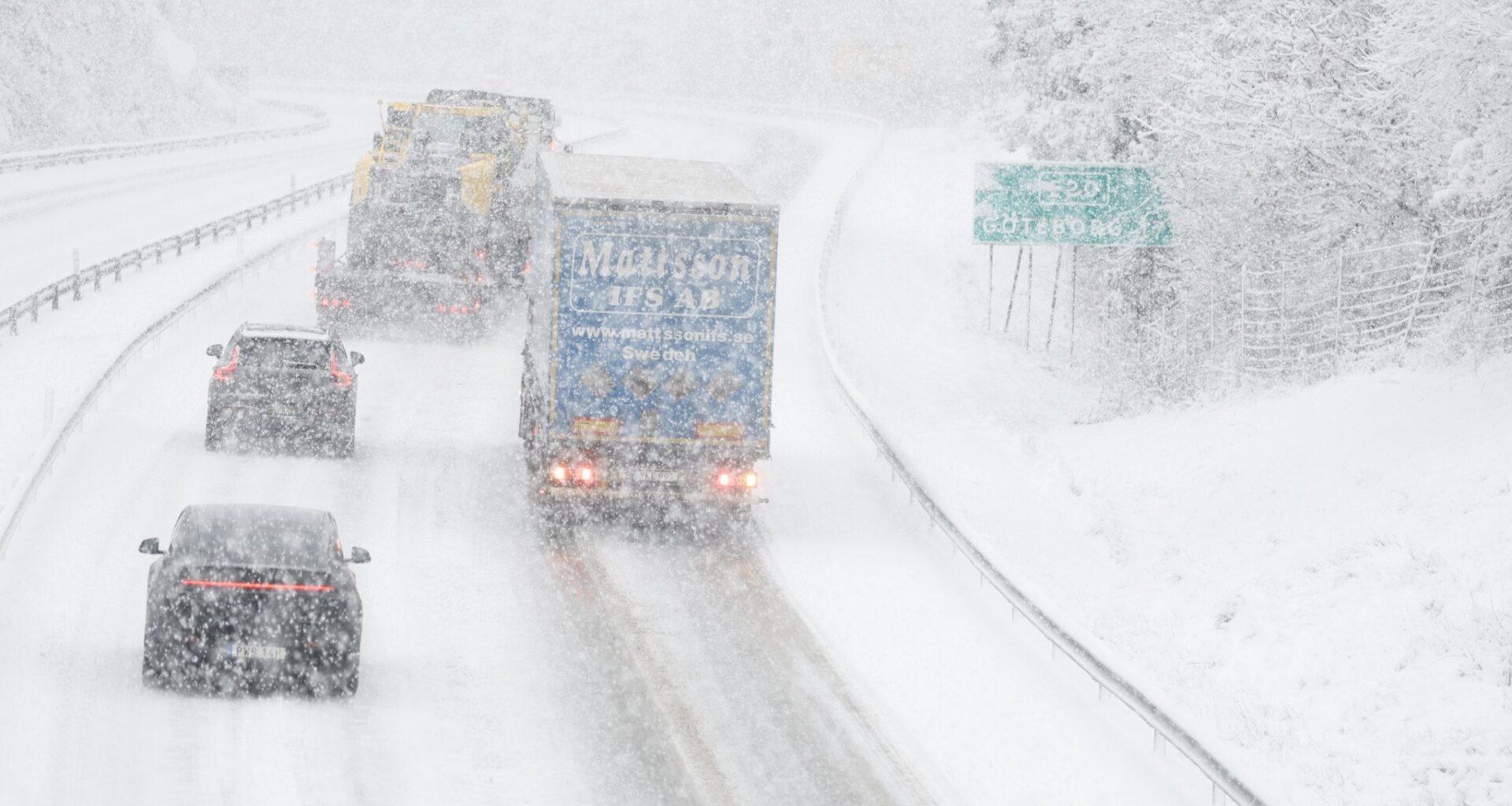 Kraftigt snöfall i delar av södra och mellersta Sverige - Radio Sweden på lätt svenska