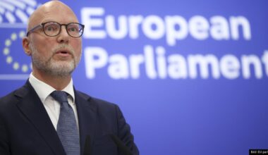 EPP bröt med mitten och röstade igenom avreglering med ytterhögern