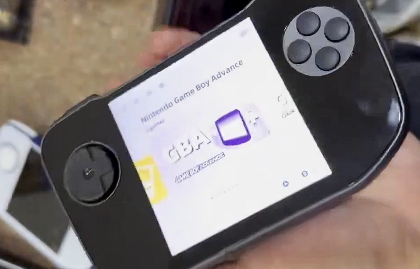 GameMT E3 presenterades som en ovanlig handhållen retrospelsmaskin med fysisk Game Boy Advance-kassettplats