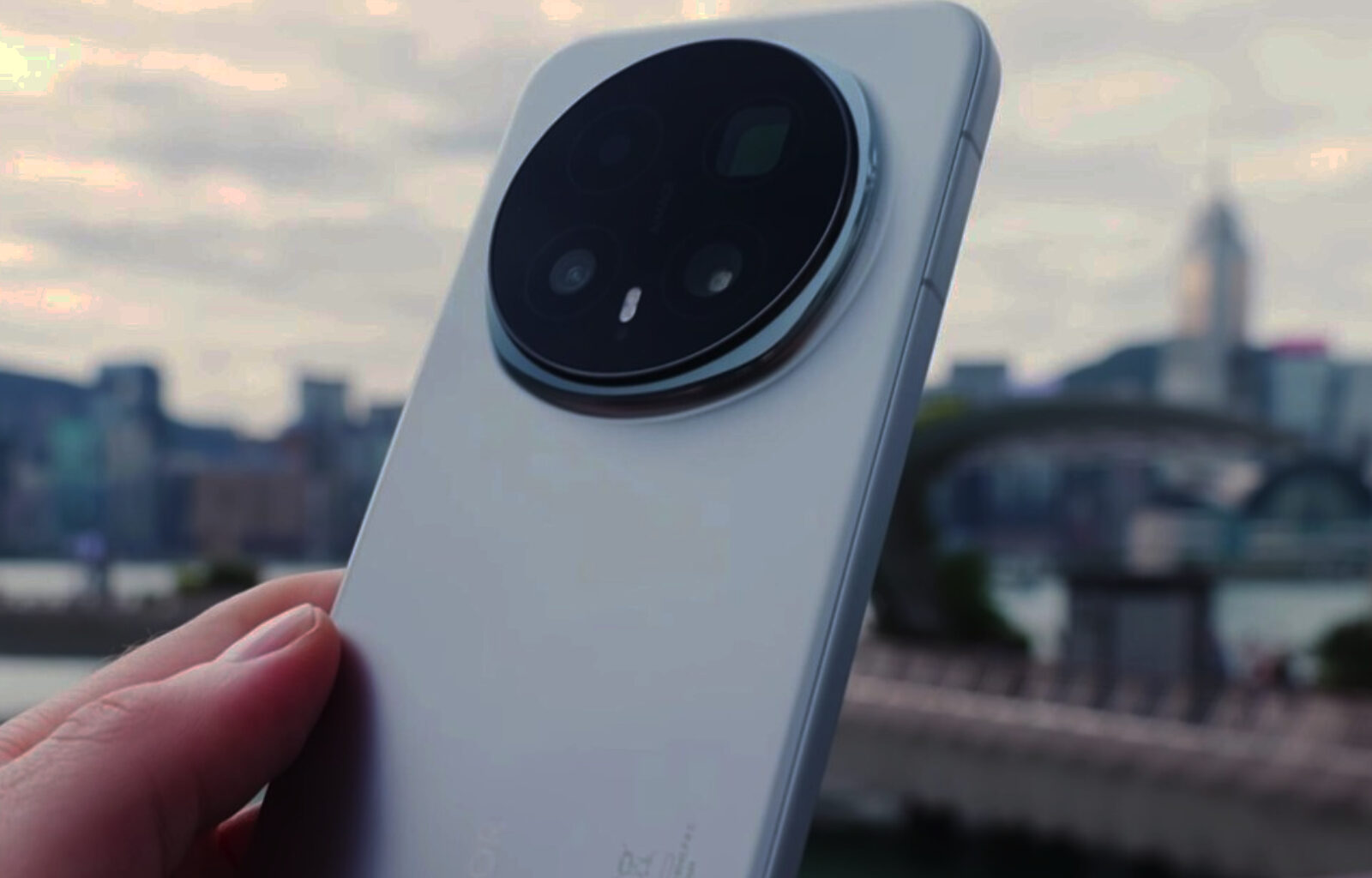 Honor Magic 8 Ultra överträffar flaggskepp som iPhone 17 Pro Max, Galaxy S25 Ultra och Pixel 10 Pro XL med monstruösa laddningsmöjligheter