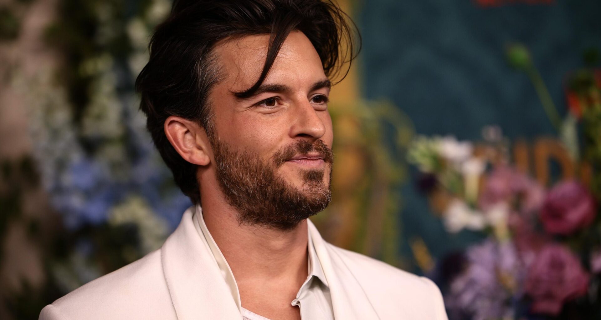 10 bilder på Jonathan Bailey - utsedd till Världens sexigaste man 2025