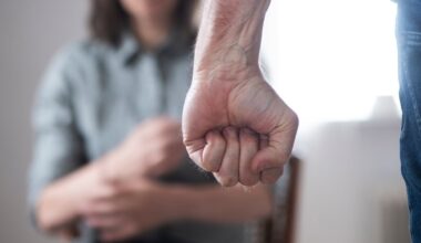 Reagera och agera om du misstänker att någon utsätts för våld