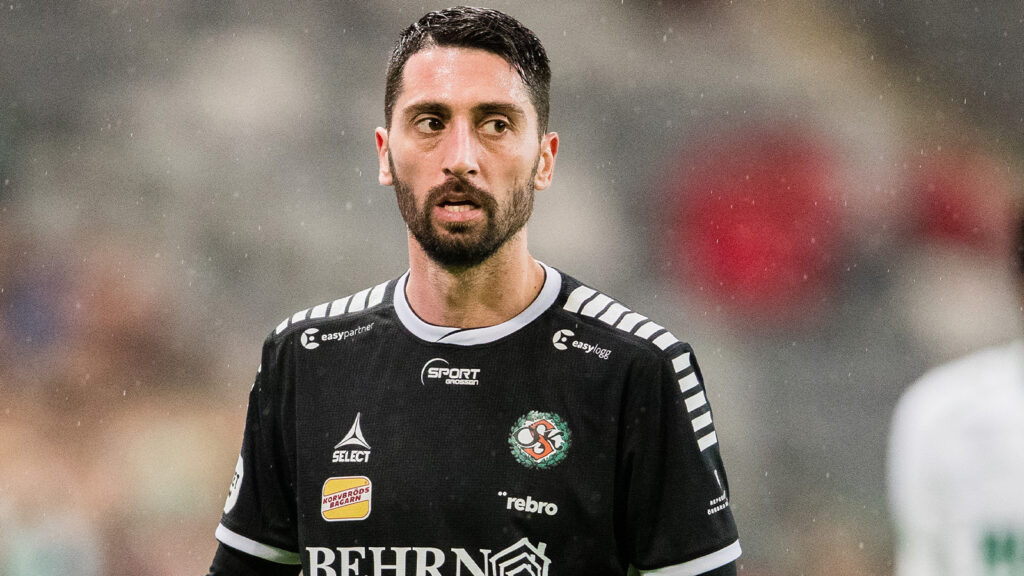 211107 Örebros Nahir Besara under fotbollsmatchen i Allsvenskan mellan Hammarby och Örebro den 7 november 2021 i Stockholm.
