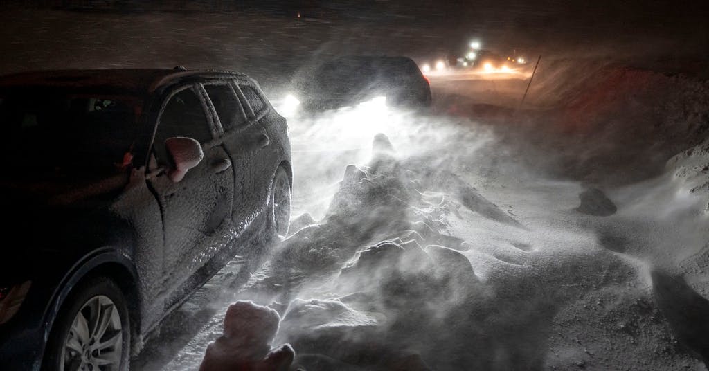 Olyckor i kraftigt snöfall – E22 avstängd - Västerbottens-Kuriren