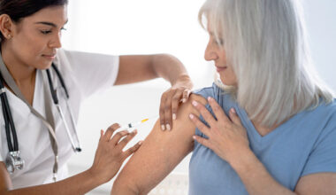 Fler med hemtjänst behöver vaccinera sig