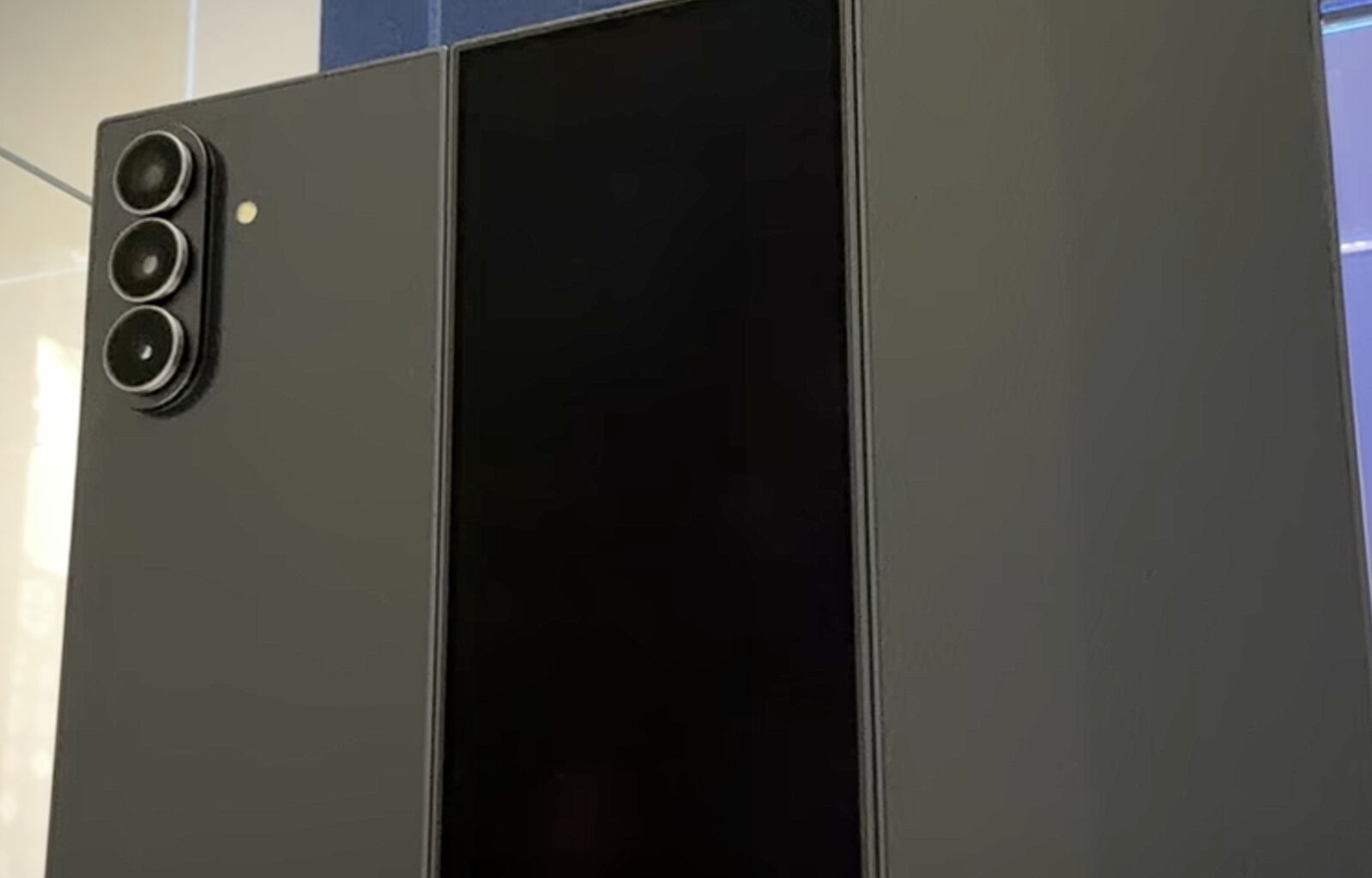 Nya bevis från Samsung Galaxy Z TriFold gör att lanseringen i USA är aktuell igen