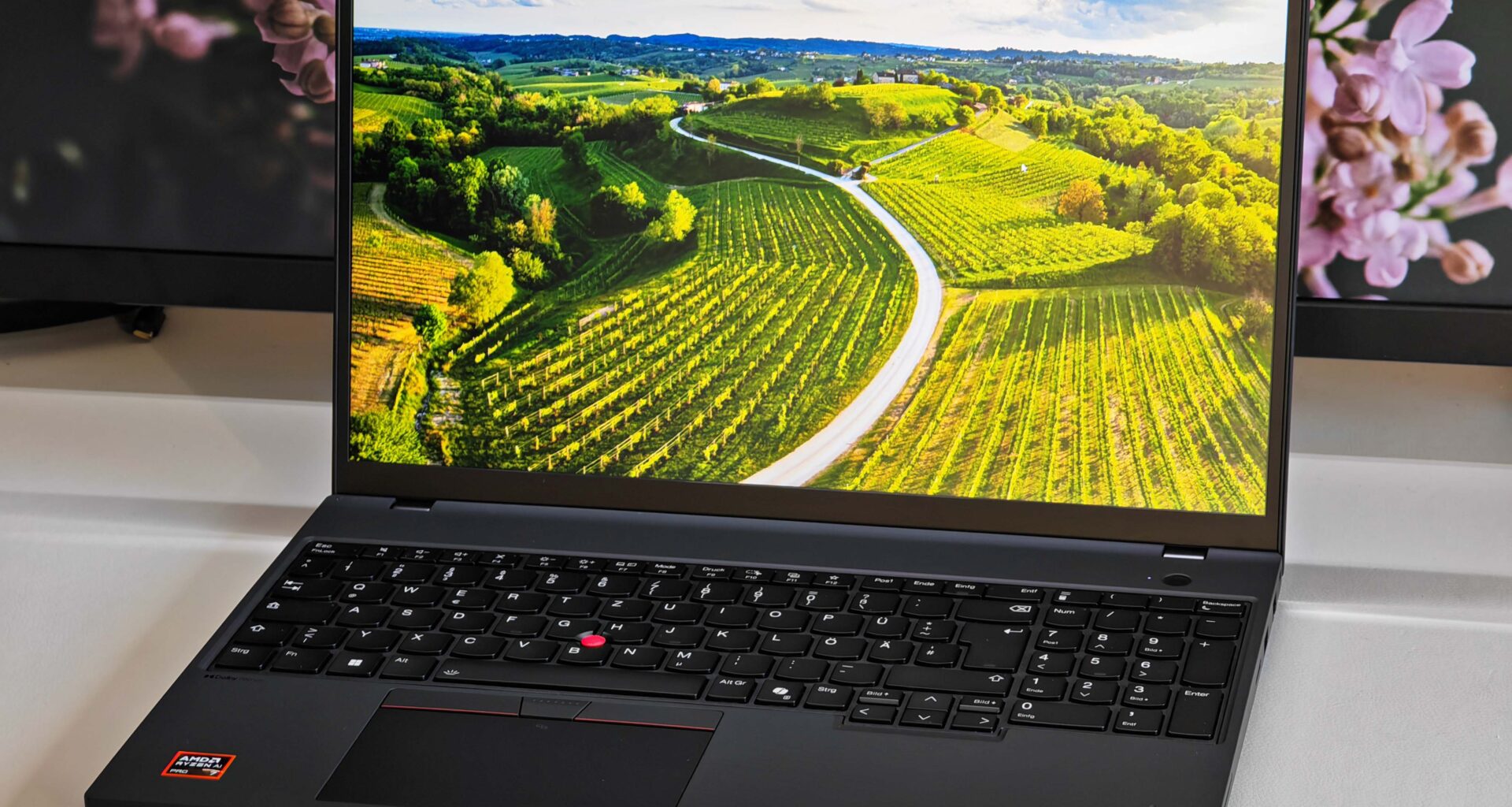 Lenovo erbjuder endast den dyra affärsbärbara datorn ThinkPad T16 Gen 4 AMD med 60 Hz-skärmar