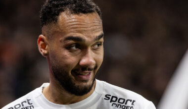 241110 Halmstads Vinicius Nogueira De Oliveira under fotbollsmatchen i Allsvenskan mellan AIK och Halmstad den 10 november 2024 i Stockholm.