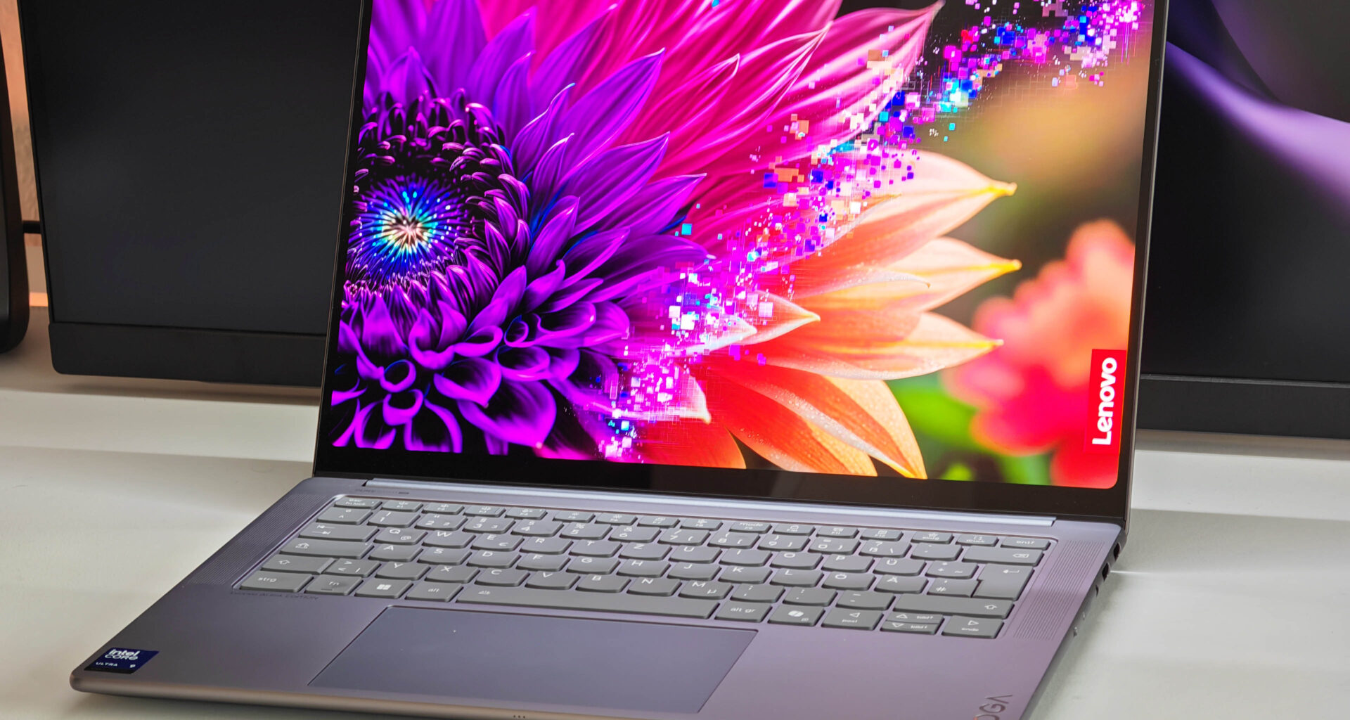 Lenovos Yoga Pro 7 med Intels Core Ultra 9 visar problemet med höga effektgränser