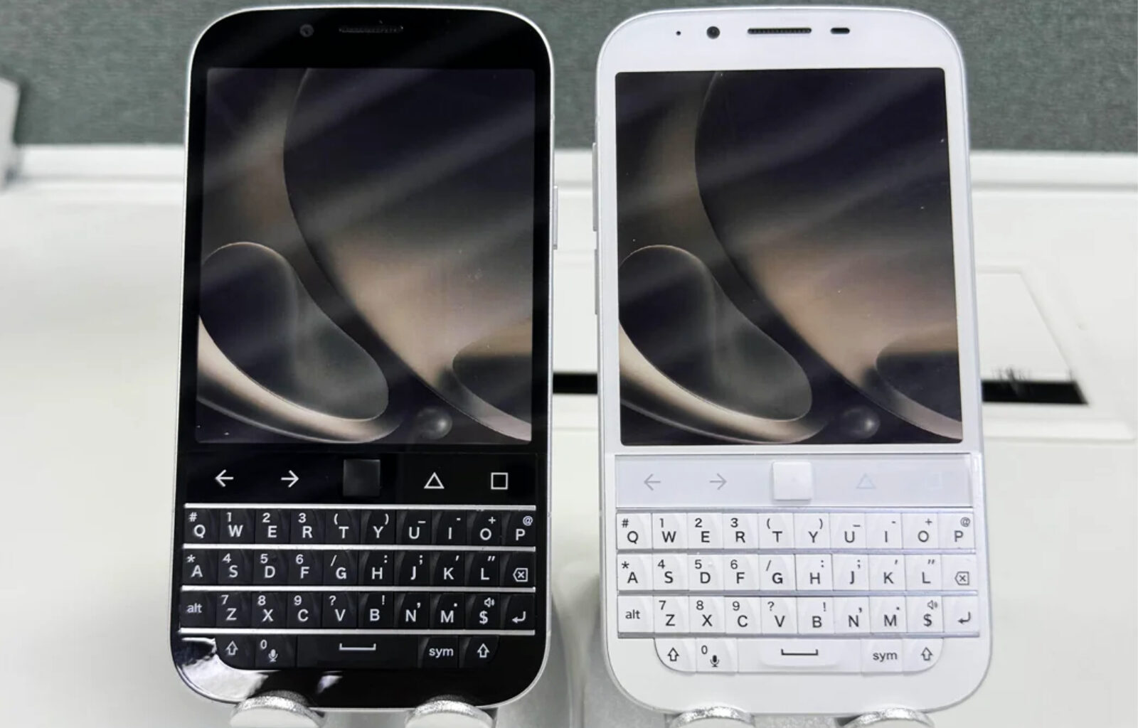 Q27: Prototyper av BlackBerry-liknande produkter visas upp före lanseringen 2026