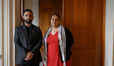 Avhoppade V-politiker startar nytt parti