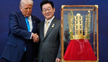 Svärd och Rolex – här är gåvorna till Trump 2025