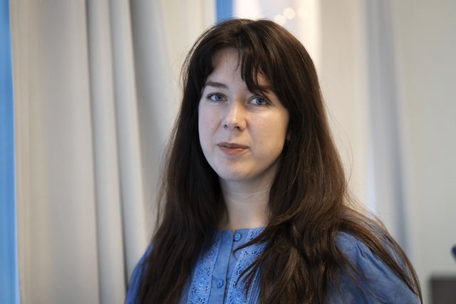 Vanni Jung Ståhle (född 1994) kommer från Småland men har länge arbetat som frilansande fotograf från Stockholm. För närvarande studerar hon till en master i fri konst på Konsthögskolan i Malmö. 