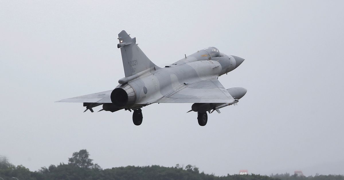 Kina avfyrar raketer runt Taiwan