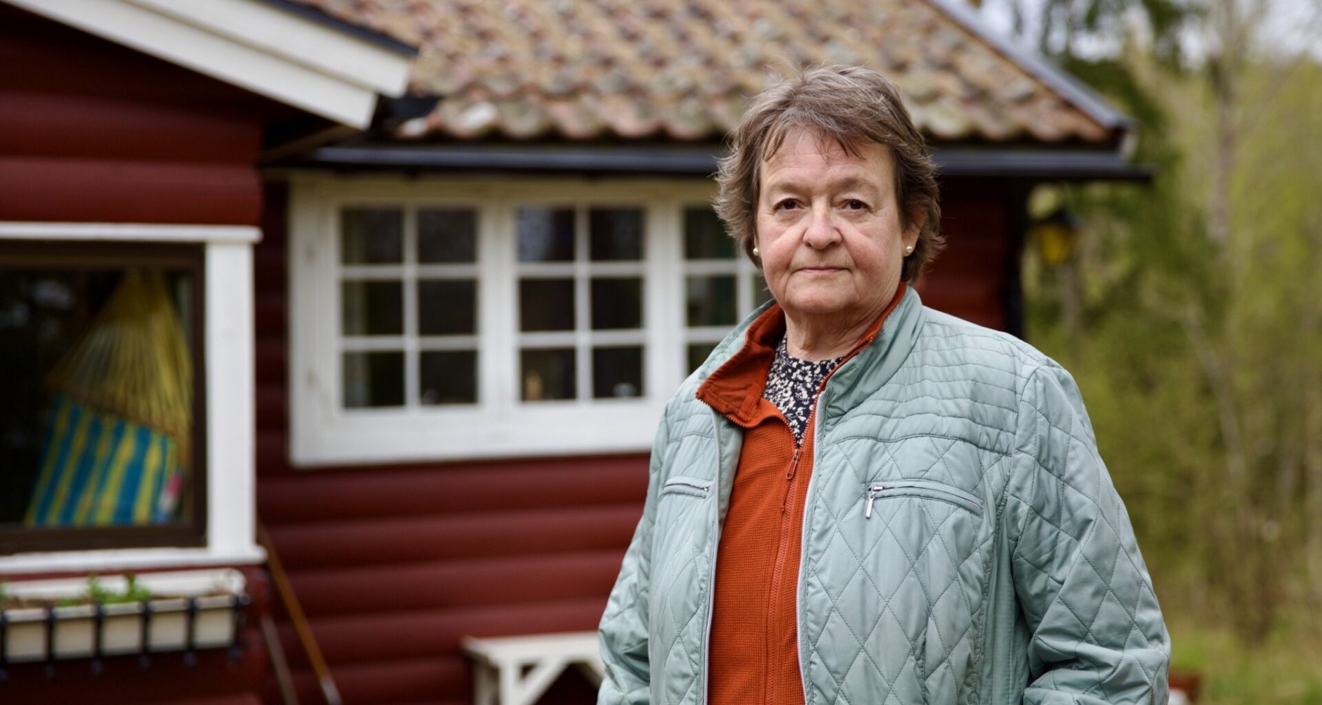 Ulla-Lena stämmer staten för att främlingar tog hennes adress - Radio Sweden på lätt svenska