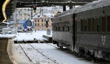 Vädervarningar stoppar fullbokade tåg