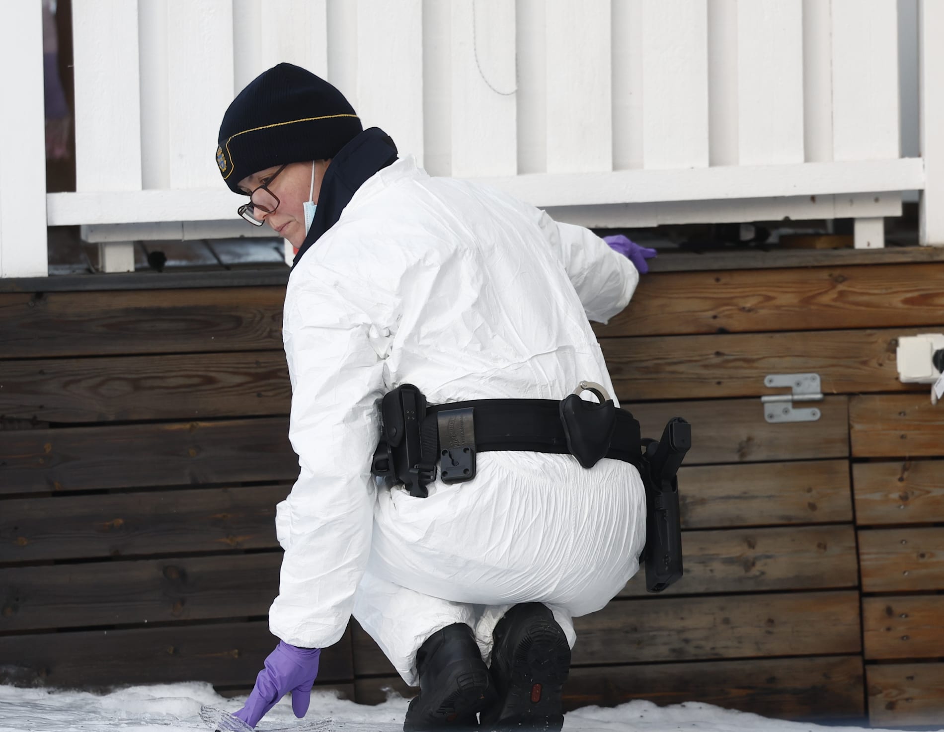 Polisens tekniker arbetar på brottsplatsen i Boden. 