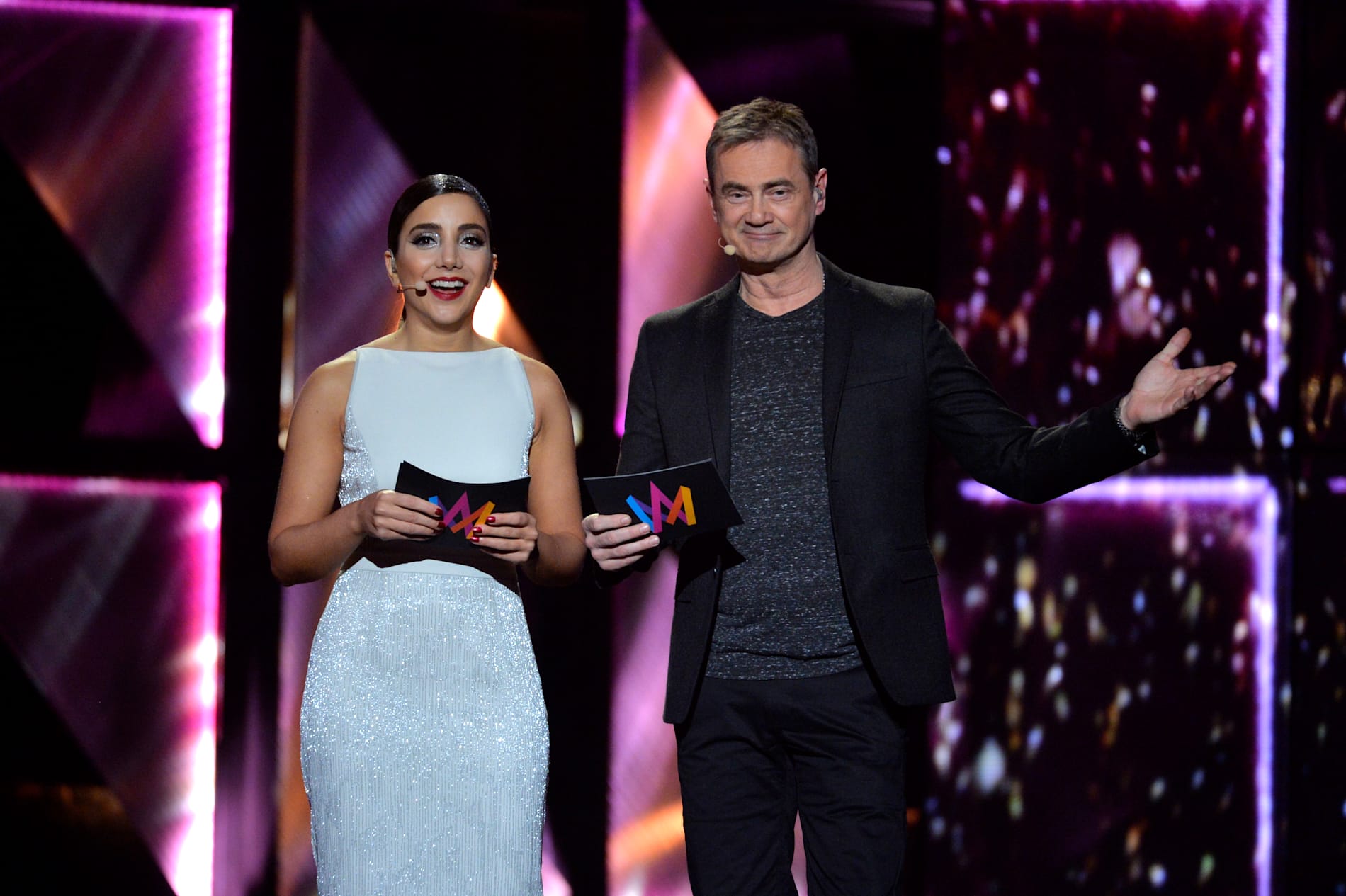 Gina Dirawi med Christer Björkman under Melodifestivalen 2016. 