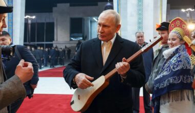 Alla vill ducka skuld – Putin behöver bara vänta