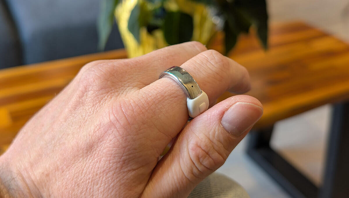 Pebble-grundare presenterar en minnesring - mobil.se