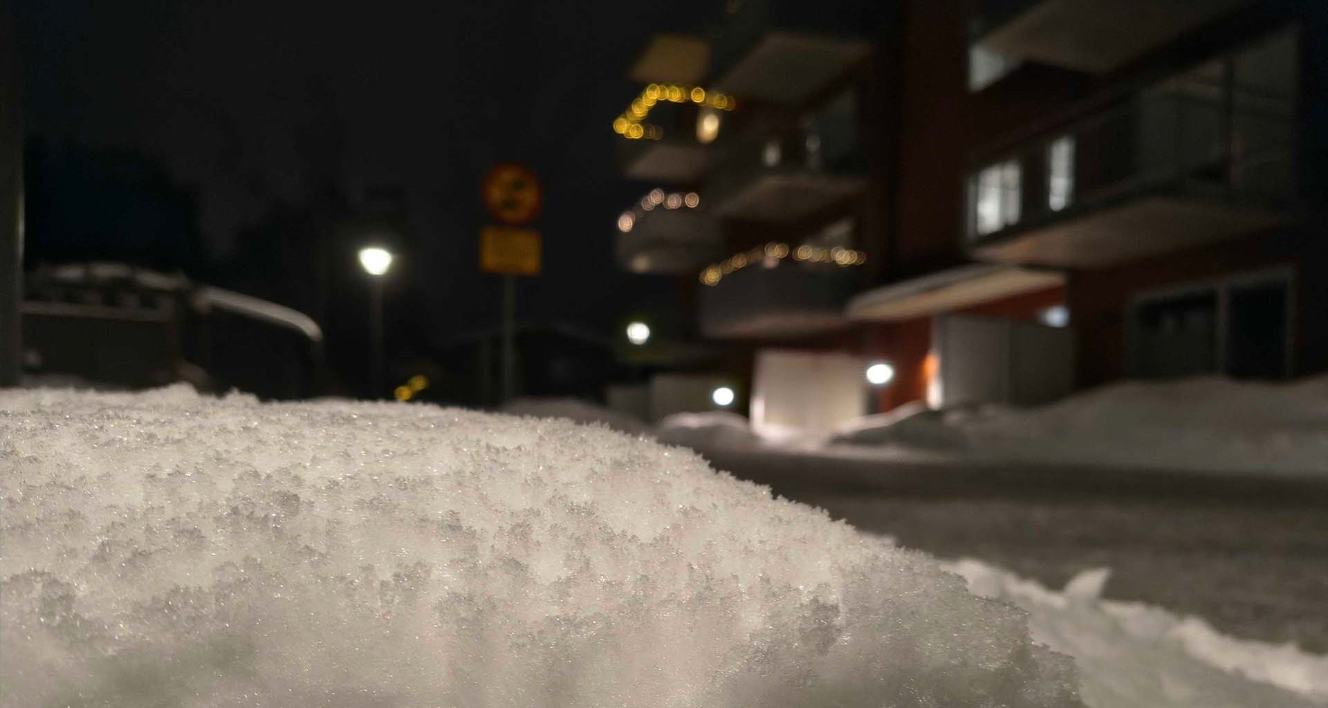 Flicka död – man anhållen