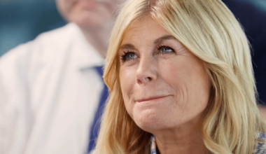 SVT klippte bort känsliga frågan till Pernilla Wahlgren